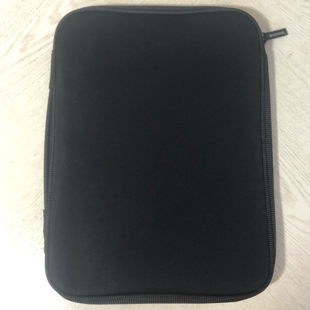 Belkin Black Sleeve Cover for Laptops - Picture 2 of 4